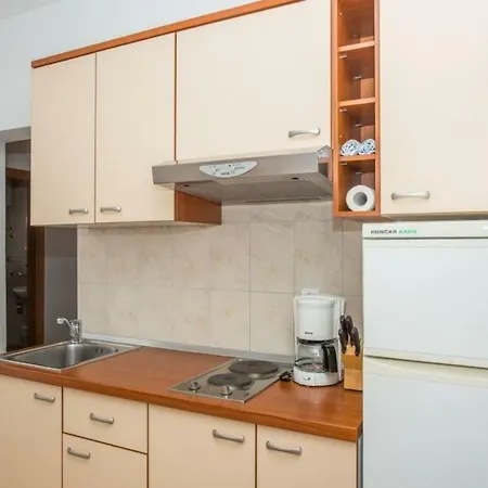 Macolic Apartment Rab Town